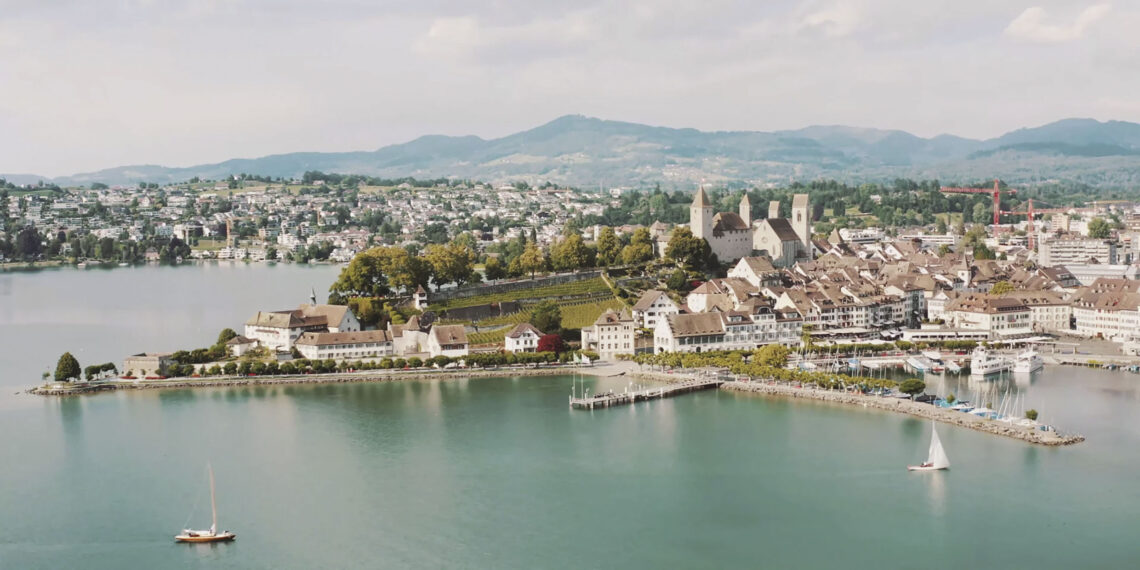 Tubi NATURAL+ per il risanamento di vecchie condotte di servizio Partita in casa a Rapperswil