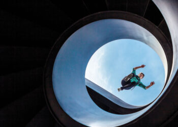 Chris Harmat è campione di Parkour e precisino del riciclaggio