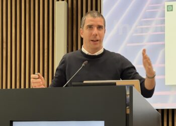 Grazie a ChatGTP la AI dialoga con la società