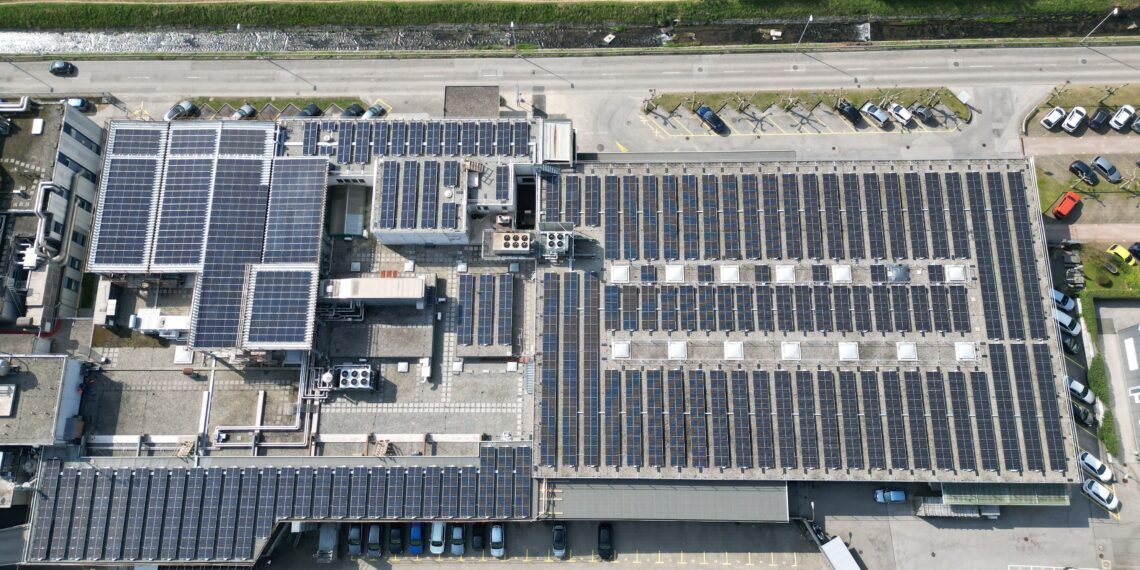 Prosegue la evoluzione ambientale delle aziende ticinesi: inaugurato a Barbengo un nuovo impianto fotovoltaico