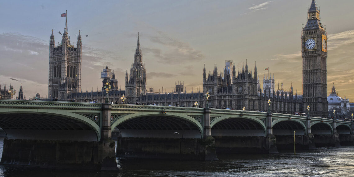 È partita la caccia ai globalisti inglesi