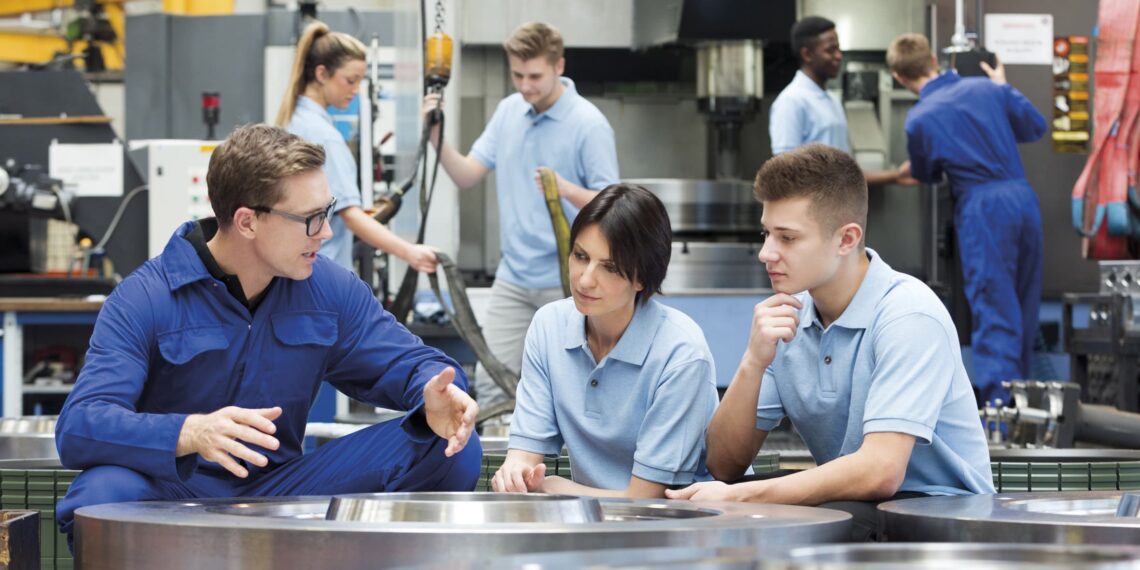 Studio e lavoro in parallelo: la doppia via del successo