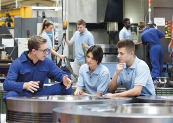 Studio e lavoro in parallelo: la doppia via del successo
